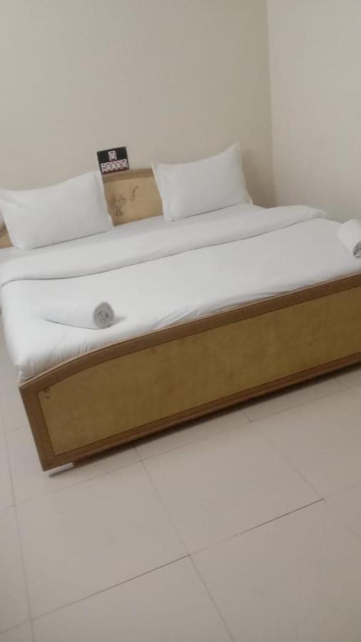 Hotel Rajdhani Hālol Екстериор снимка